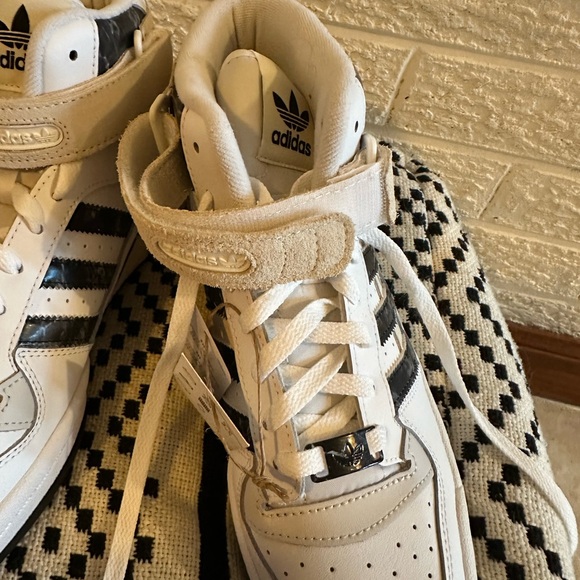 Adidas Forum Mid White & Black - Picture 5 of 8